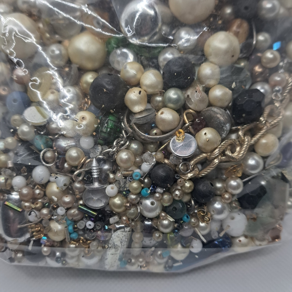 Elegant Multi-Color Pearl and Bead Necklace
